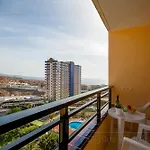 Skyline View - Free Private Parking Including & Guest Bonus Appartamento