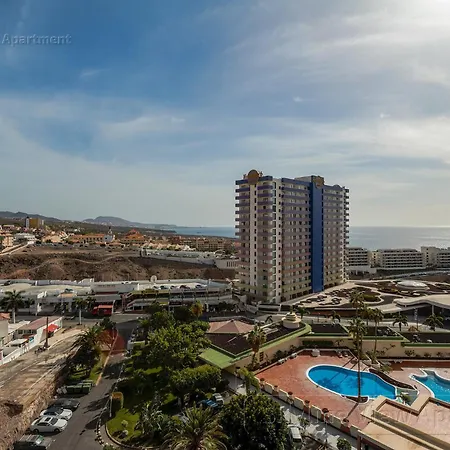 Skyline View - Free Private Parking Including & Guest Bonus Appartement *