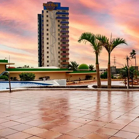 Skyline View - Free Private Parking Including & Guest Bonus *