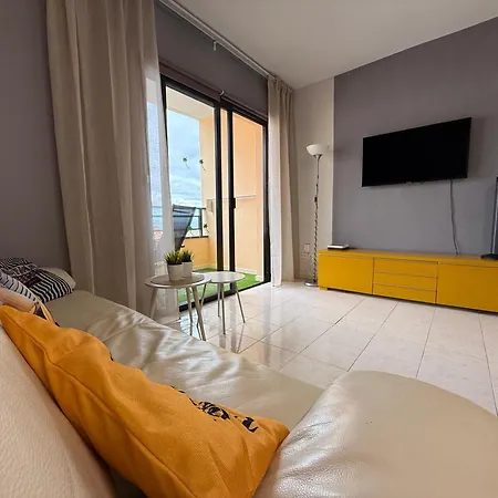 Apartament Skyline View - Free Private Parking Including & Guest Bonus