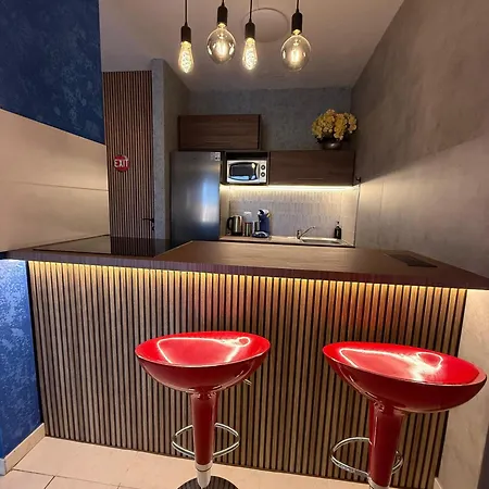 Skyline View - Free Private Parking Including & Guest Bonus Apartament *
