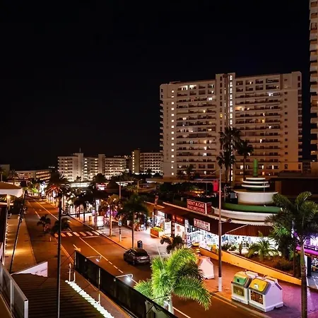 Skyline View - Free Private Parking Including & Guest Bonus Apartmán