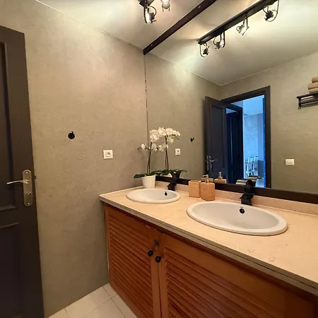 Skyline View - Free Private Parking Including & Guest Bonus Apartamento