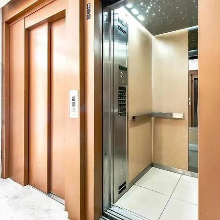Skyline View - Free Private Parking Including & Guest Bonus Apartmán *